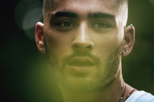 A Breaking Bad sztárja domborít megint ZAYN mellett