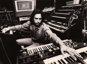 Jean-Michel Jarre, az elektronikus zene francia forradalmára új szerzeménnyel ünnepli születésnapját