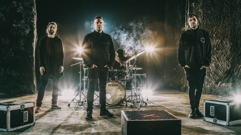 Leander Kills - Falakon túl