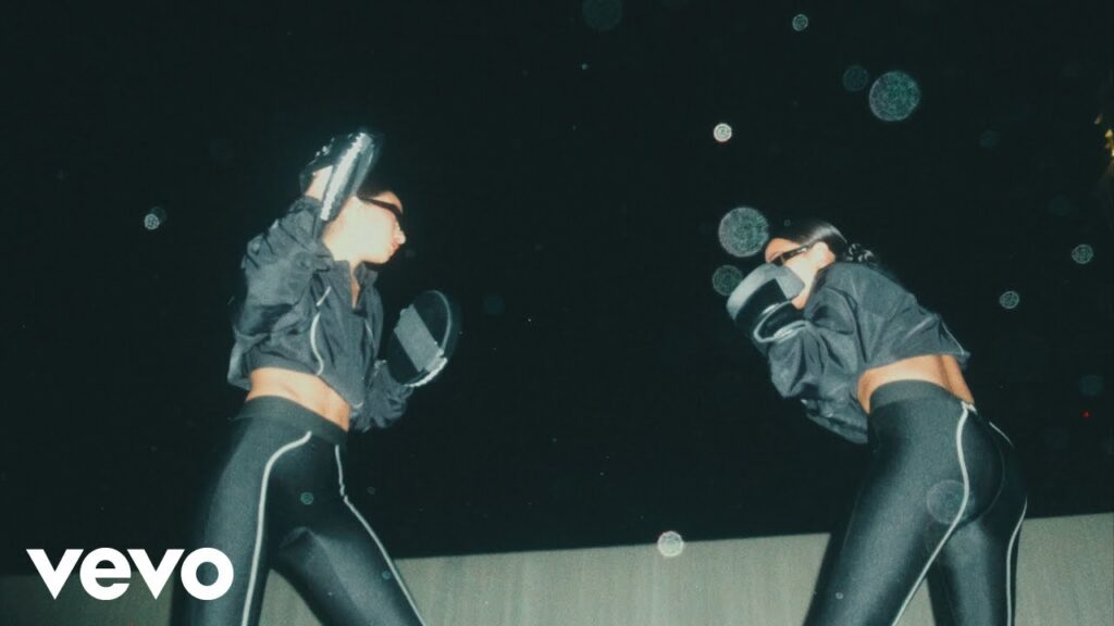 Travis Scott - TOPIA TWINS ft. Rob49, 21 Savage