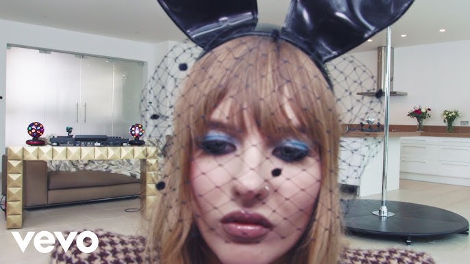 VICTORIA - T-SHIRT (feat. Tommy Genesis, Miss Bashful)